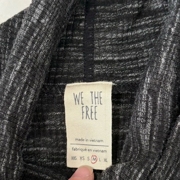 We The Free Gray Turtleneck Back Slit Knit Tunic Top Size Medium Neutral Boho - Picture 6 of 8